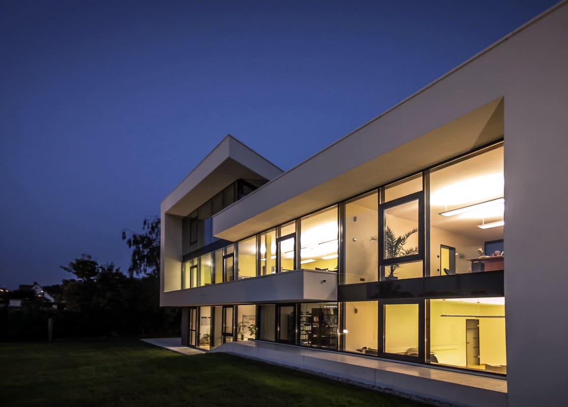 Modernes Bürogebäude bauen / innovative Firmengebäude // ATEC